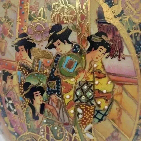 Beautiful Large Porcelain Satsuma Stamped Egg, Wooden stand Geisha Gilt Paint - Picture 5 of 13